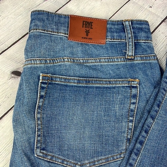 FRYE Denim 5 pocket jeans in a medium wash. Size 10. - Picture 2 of 8